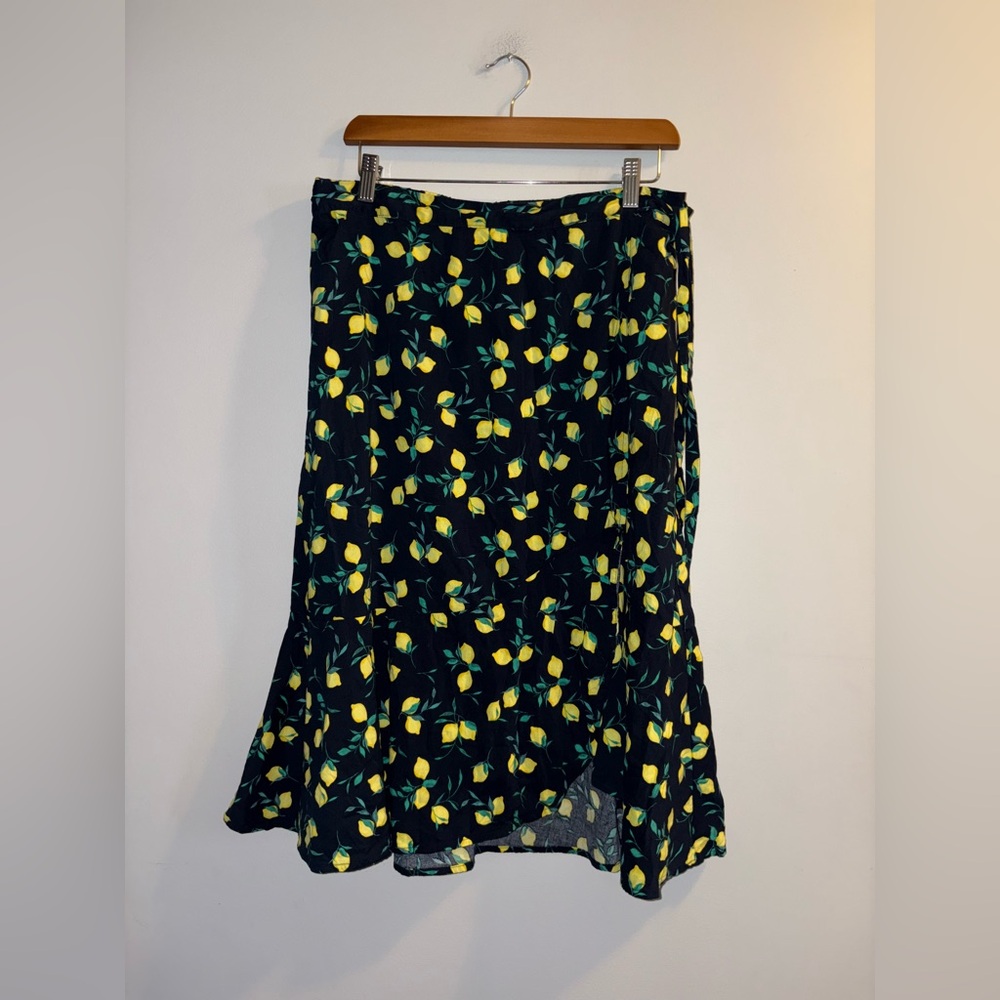 BANANA REPUBLIC — NAVY LEMON SKIRT